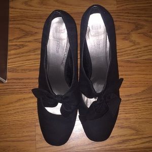 Naturalizer Black bow heels